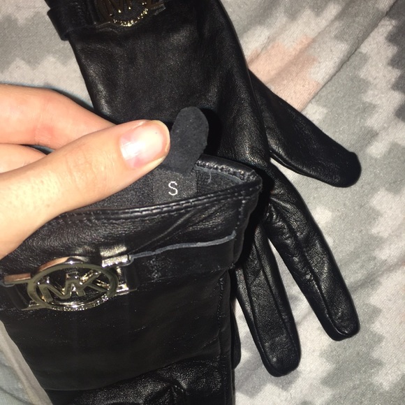 Michael Kors Black Leather Gloves - Picture 5 of 5